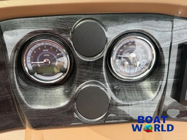 Slide: The Image of Tahoe LTZ 2385 Swingback (VRB) & Honda 4-Stroke EFI 2025 - 14