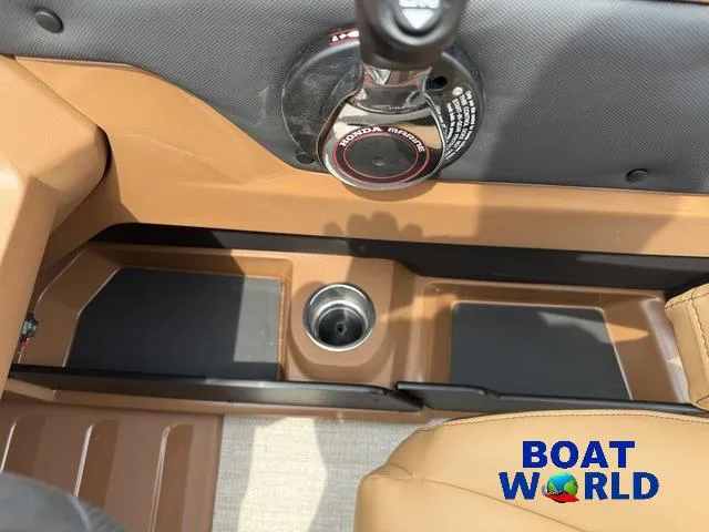 Slide: The Image of Tahoe LTZ 2385 Swingback (VRB) & Honda 4-Stroke EFI 2025 - 16