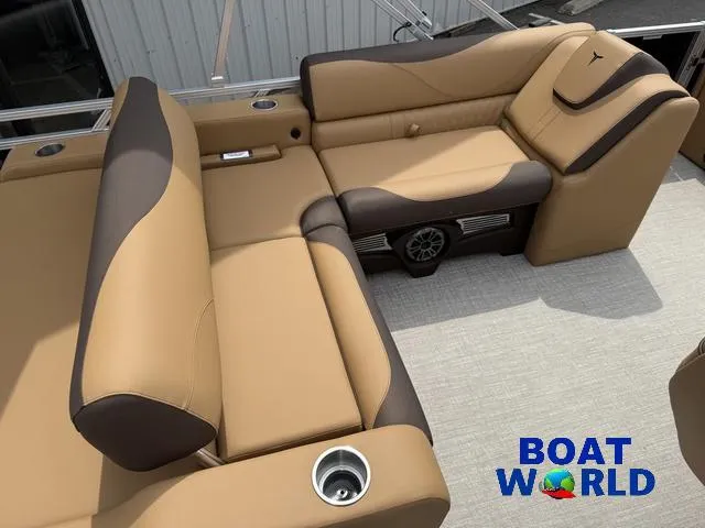 Slide: The Image of Tahoe LTZ 2385 Swingback (VRB) & Honda 4-Stroke EFI 2025 - 18