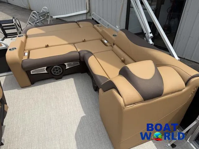 Slide: The Image of Tahoe LTZ 2385 Swingback (VRB) & Honda 4-Stroke EFI 2025 - 21