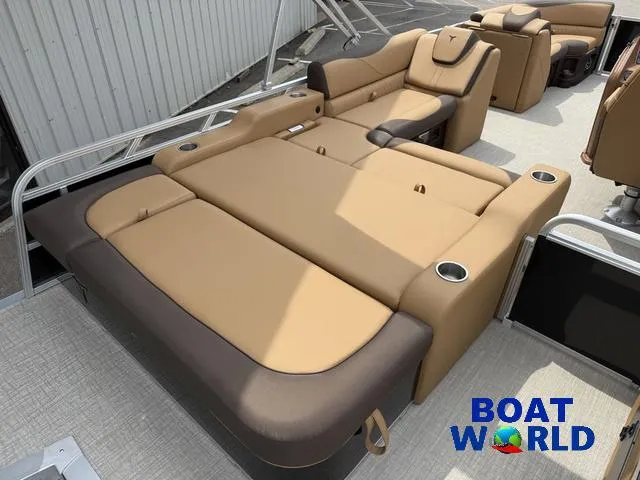 Slide: The Image of Tahoe LTZ 2385 Swingback (VRB) & Honda 4-Stroke EFI 2025 - 22