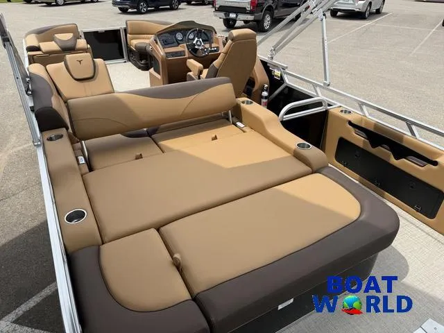 Slide: The Image of Tahoe LTZ 2385 Swingback (VRB) & Honda 4-Stroke EFI 2025 - 24