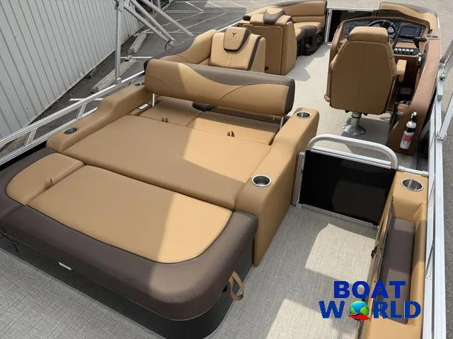 Slide: The Image of Tahoe LTZ 2385 Swingback (VRB) & Honda 4-Stroke EFI 2025 - 25