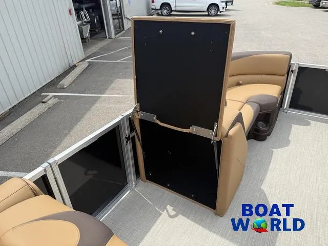 Slide: The Image of Tahoe LTZ 2385 Swingback (VRB) & Honda 4-Stroke EFI 2025 - 28