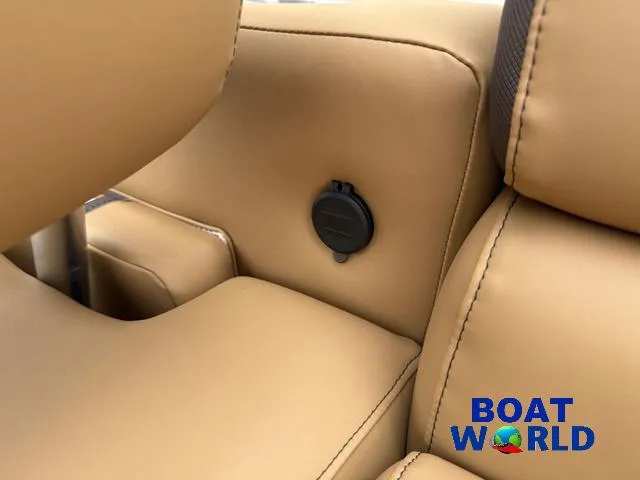 Slide: The Image of Tahoe LTZ 2385 Swingback (VRB) & Honda 4-Stroke EFI 2025 - 30