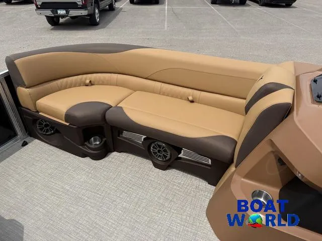 Slide: The Image of Tahoe LTZ 2385 Swingback (VRB) & Honda 4-Stroke EFI 2025 - 32