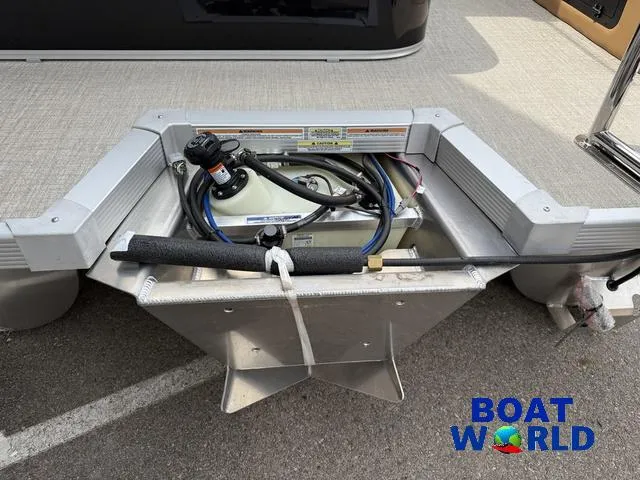 Slide: The Image of Tahoe LTZ 2385 Swingback (VRB) & Honda 4-Stroke EFI 2025 - 44