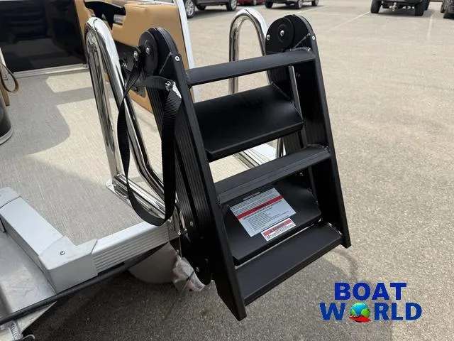 Slide: The Image of Tahoe LTZ 2385 Swingback (VRB) & Honda 4-Stroke EFI 2025 - 45