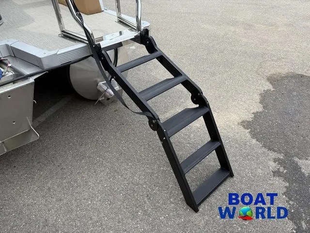 Slide: The Image of Tahoe LTZ 2385 Swingback (VRB) & Honda 4-Stroke EFI 2025 - 46