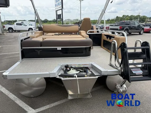 Slide: The Image of Tahoe LTZ 2385 Swingback (VRB) & Honda 4-Stroke EFI 2025 - 47