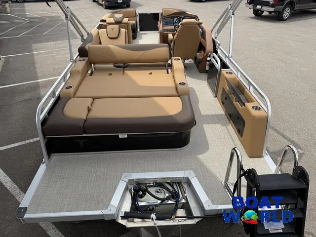 Slide: The Image of Tahoe LTZ 2385 Swingback (VRB) & Honda 4-Stroke EFI 2025 - 6