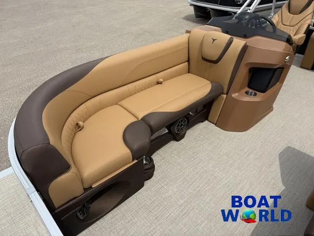 Slide: The Image of Tahoe LTZ 2385 Swingback (VRB) & Honda 4-Stroke EFI 2025 - 8