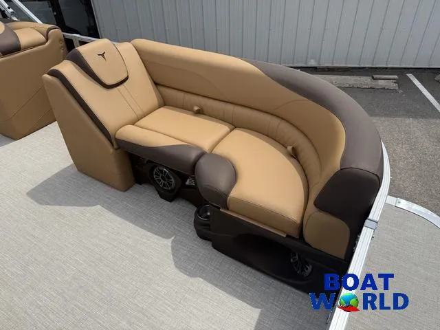 Slide: The Image of Tahoe LTZ 2385 Swingback (VRB) & Honda 4-Stroke EFI 2025 - 9