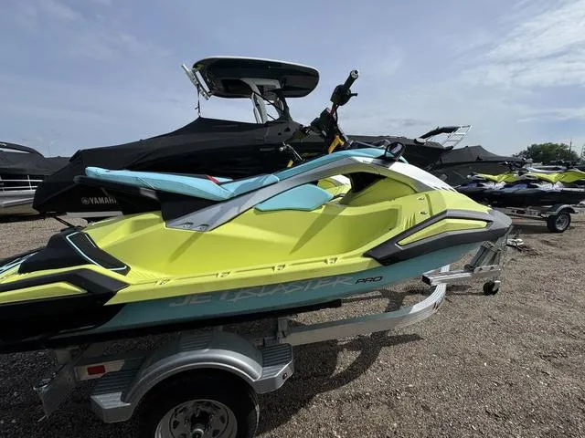 Slide: The Image of Yamaha JetBlaster PRO 2-Up 2025 - 3