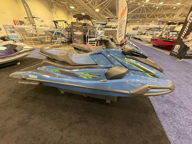 Slide: The Image of Yamaha VX Cruiser HO with Audio 2025 - 1