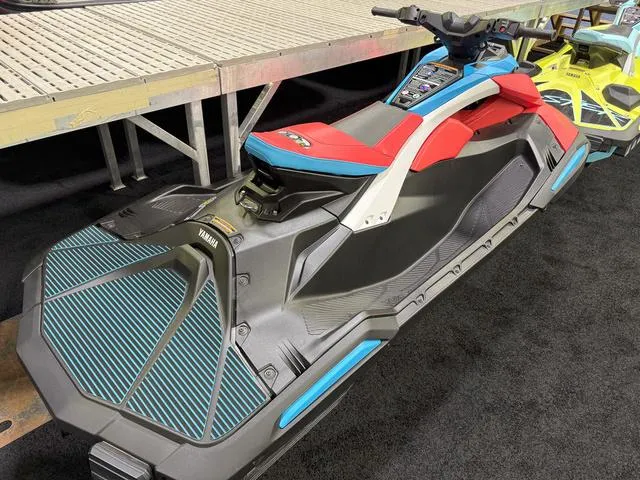 Slide: The Image of Yamaha JetBlaster DLX 2-Up 2025 - 4