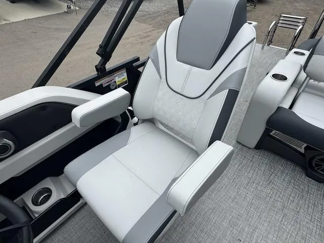 Slide: The Image of Tahoe LTZ 2385 VRB 2025 - 14