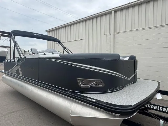 Slide: The Image of Tahoe LTZ 2385 VRB 2025 - 4