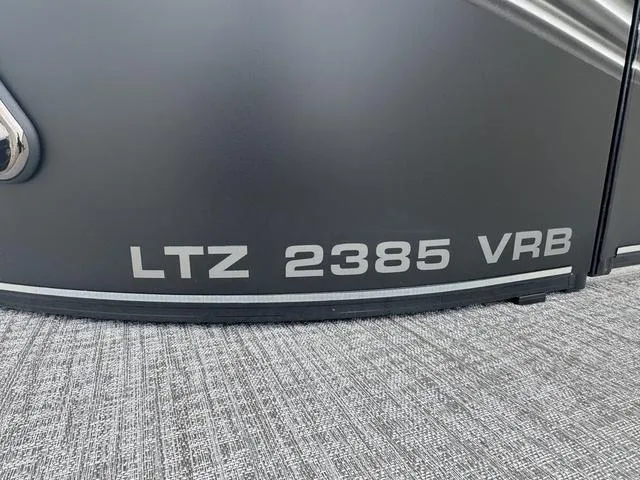Slide: The Image of Tahoe LTZ 2385 VRB 2025 - 5