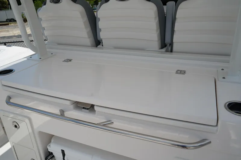 Slide: The Image of 2025 Robalo R300 Center Console boat seating and storage area. - 20