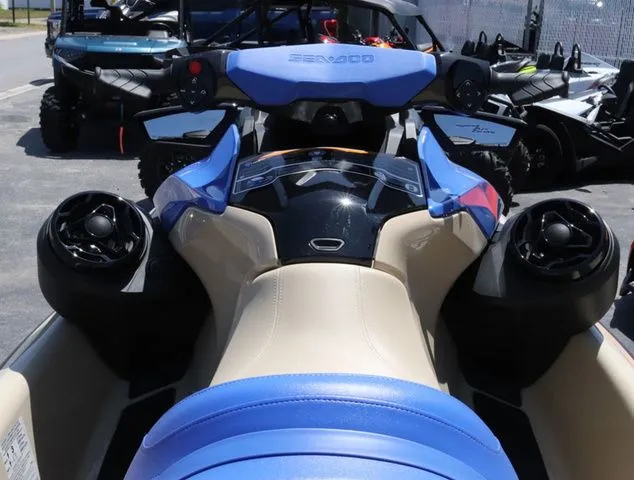 Slide: The Image of Sea-Doo Wake 170 2025 - 10