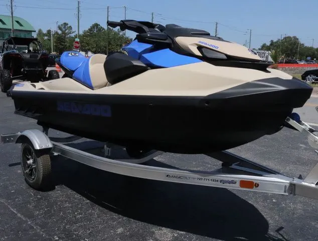 Slide: The Image of Sea-Doo Wake 170 2025 - 6