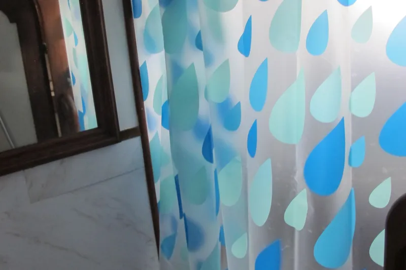 Slide: The Image of Shower curtain with blue raindrop pattern in Albin 36, 1981 model. - 24