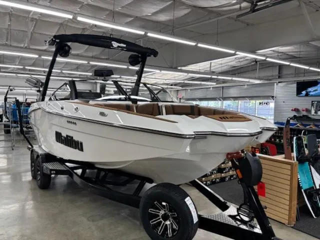 Slide: The Image of Malibu Wakesetter 22 MXZ 2025 - 3