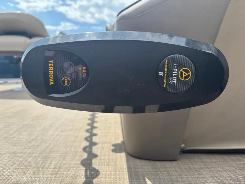 Slide: The Image of Trolling motor control panel on 2022 Sun Tracker Bass Buggy 16 XL Select boat. - 9