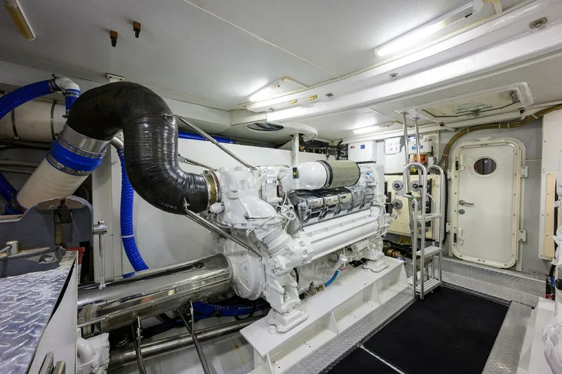 Slide: The Image of Marquis 65 MY 2005 - 52