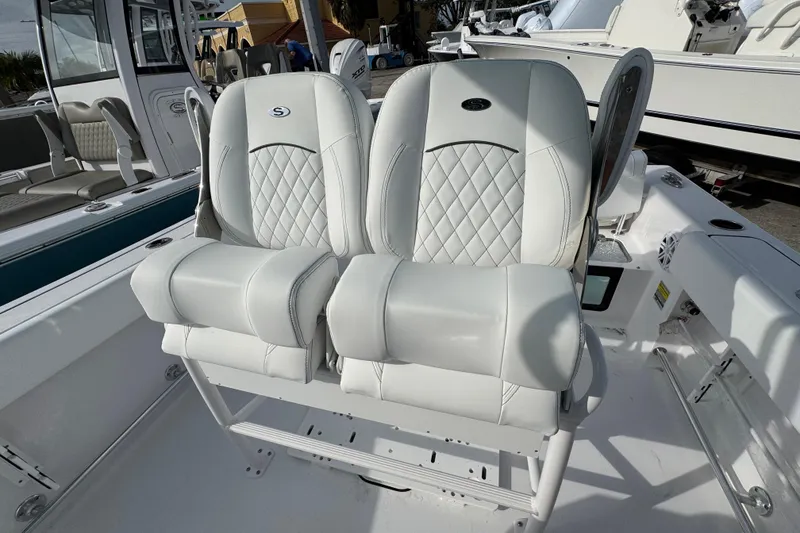 Slide: The Image of Sportsman Heritage 231 cockpit and aft seating - 12