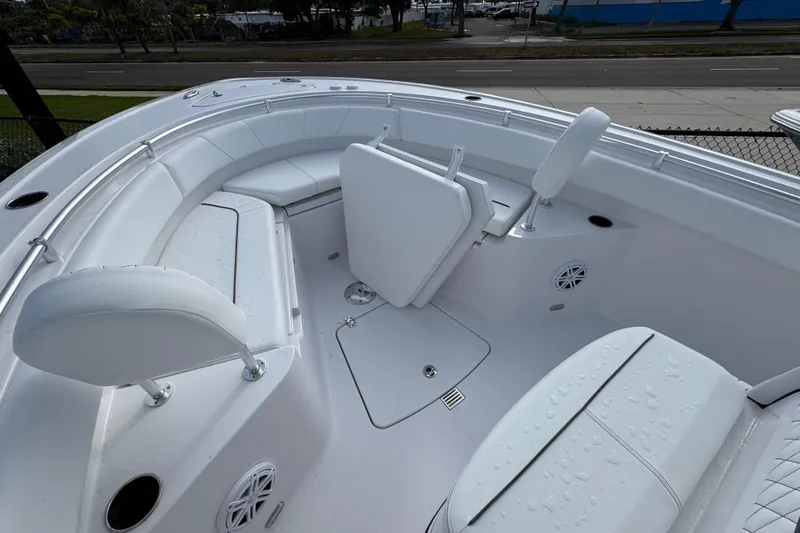 Slide: The Image of Heritage 231 bow seating and sundeck configuration - 15