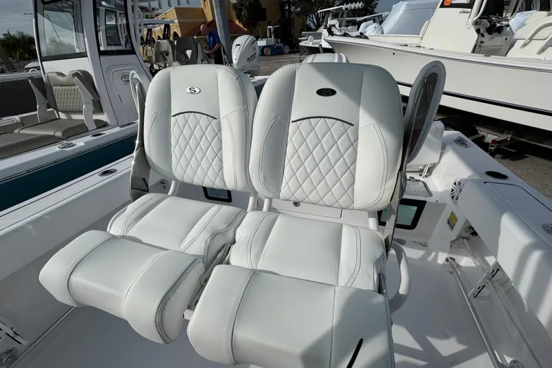 Slide: The Image of Sportsman Heritage 231 cockpit and aft seating - 18
