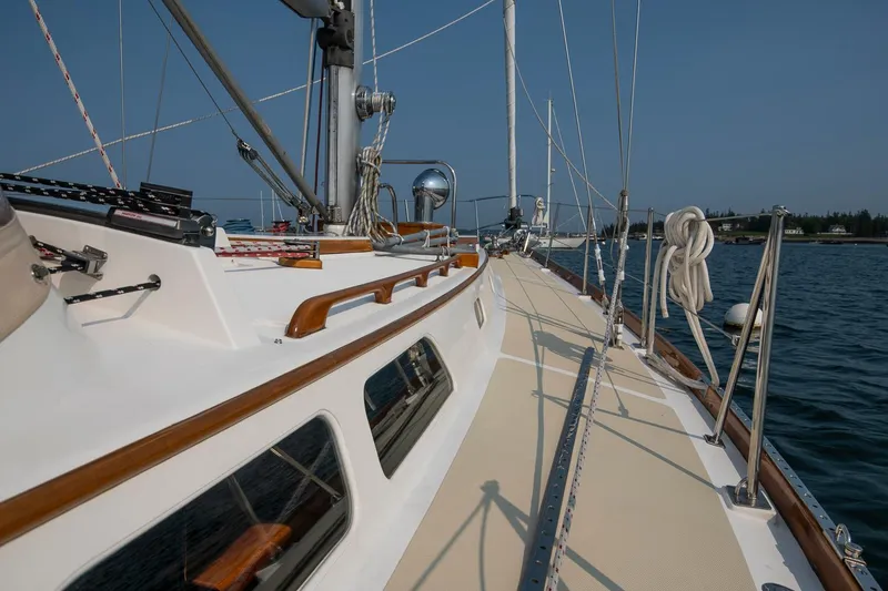Slide: The Image of 1988 Hinckley Sou'wester 42 sailboat deck with ropes and clear sky. - 19