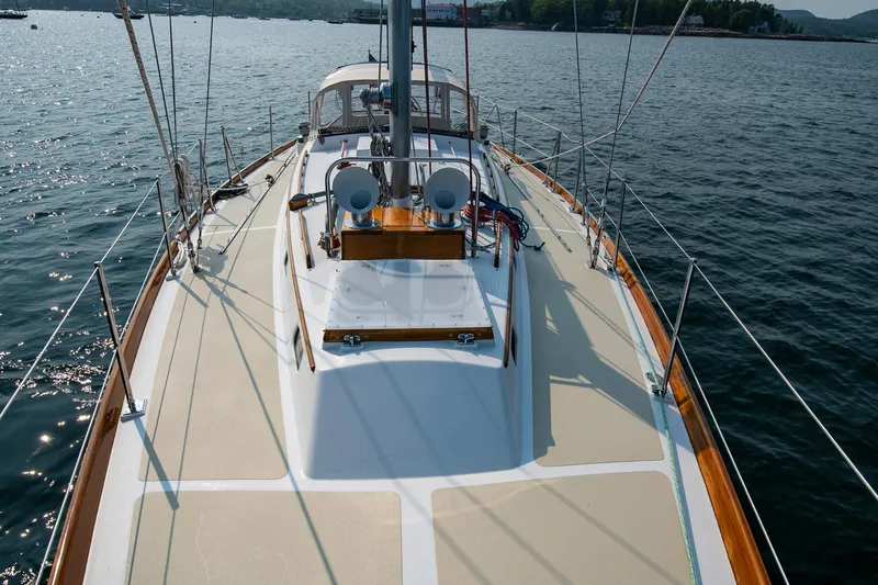 Slide: The Image of 1988 Hinckley Sou'wester 42 sailboat deck on calm water. - 23