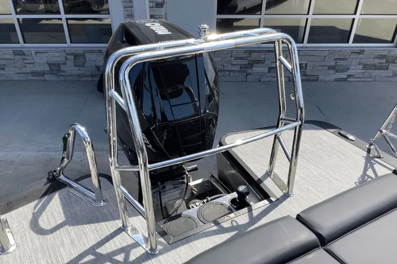 Slide: The Image of Harris Grand Mariner 250 2026 - 10