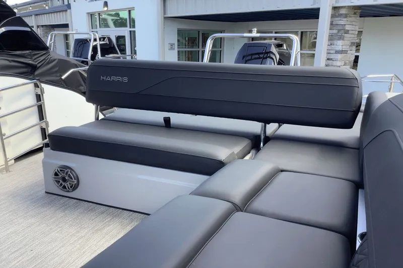 Slide: The Image of Harris Grand Mariner 250 2026 - 15
