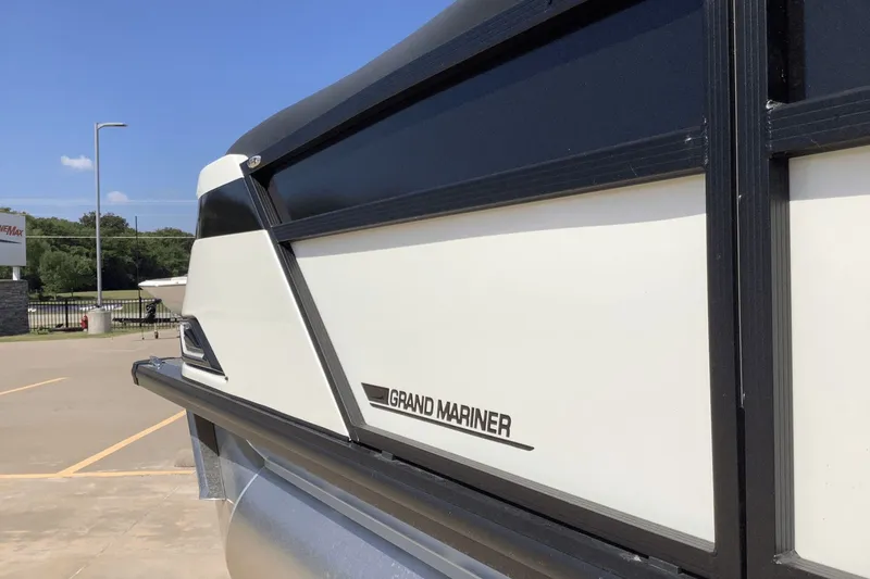 Slide: The Image of Harris Grand Mariner 250 2026 - 2