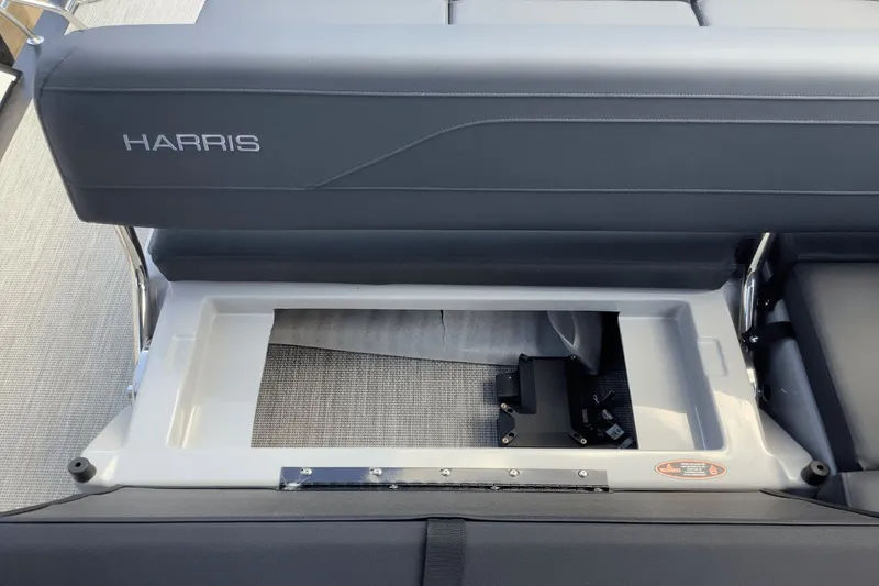 Slide: The Image of Harris Grand Mariner 250 2026 - 20