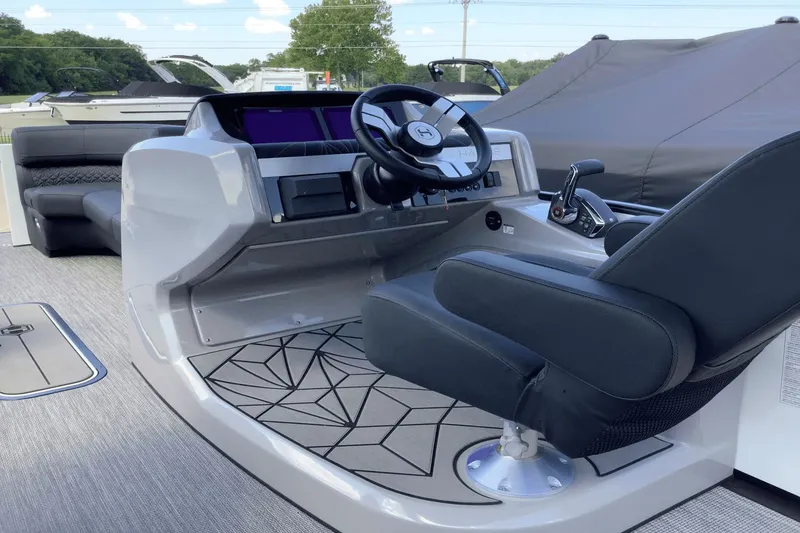 Slide: The Image of Harris Grand Mariner 250 2026 - 23