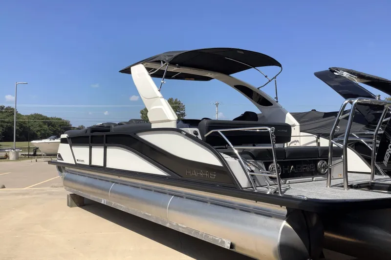 Slide: The Image of Harris Grand Mariner 250 2026 - 3