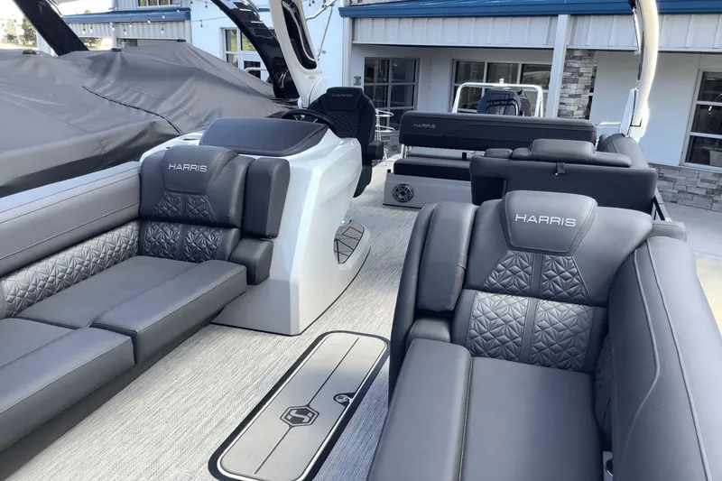 Slide: The Image of Harris Grand Mariner 250 2026 - 35