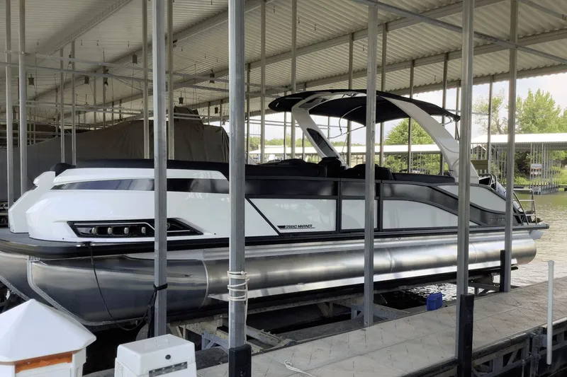 Slide: The Image of Harris Grand Mariner 250 2026 - 4