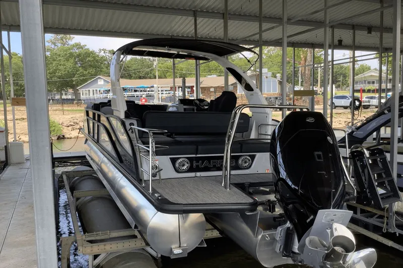 Slide: The Image of Harris Grand Mariner 250 2026 - 7
