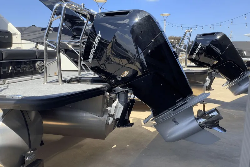 Slide: The Image of Harris Grand Mariner 250 2026 - 8
