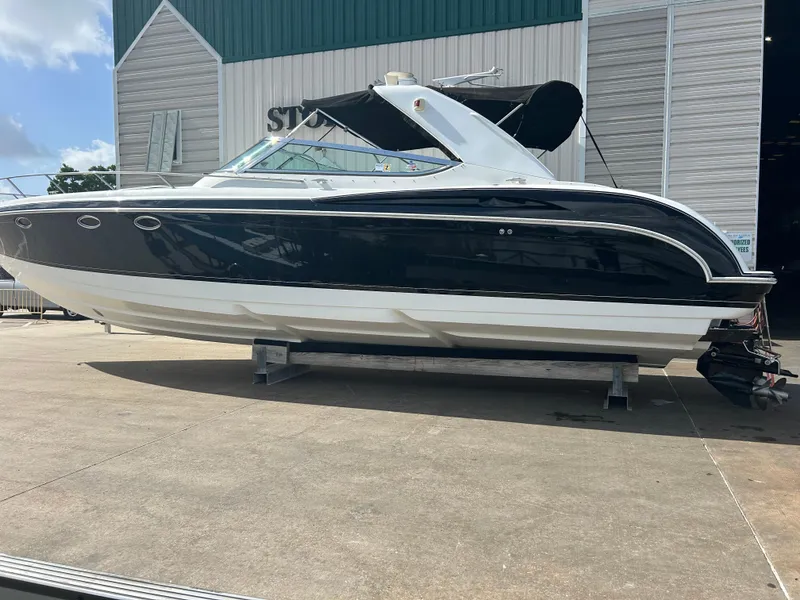 Slide: The Image of 2004 Formula 400 SS boat on display outside a storage facility. - 7