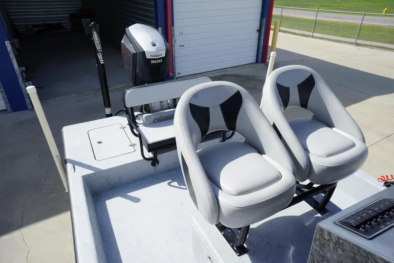 Slide: The Image of 2015 El Pescador 24 CAT boat with dual seats and Evinrude 300 engine. - 14