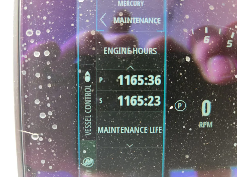 Slide: The Image of Display showing engine hours on 2008 Intrepid 323 Cuddy boat. - 33