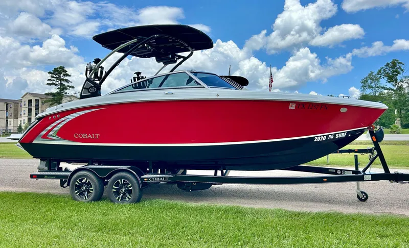 Slide: The Image of Cobalt R5 Surf 2020 - 2