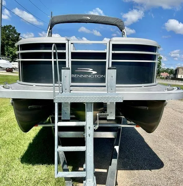 Slide: The Image of Bennington 22 SX 2020 - 25